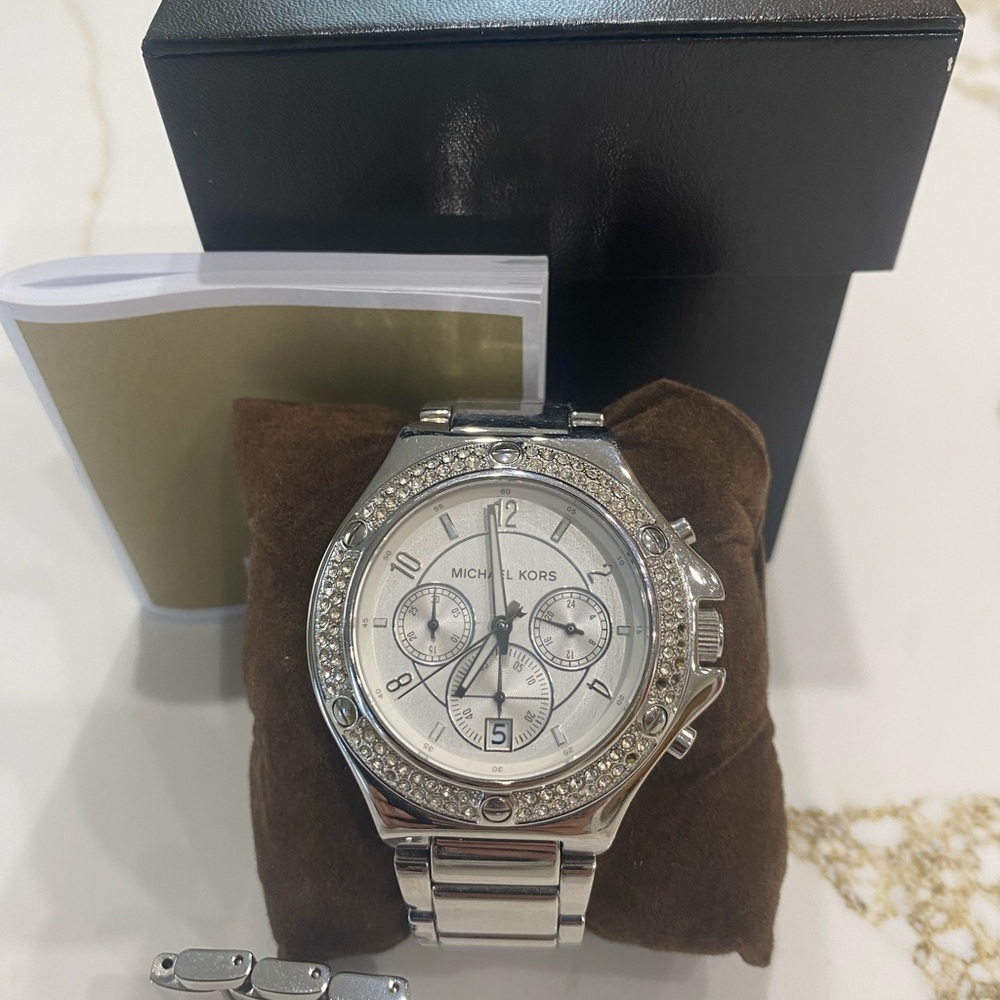 EUC Michael Kors Silver Watch - Picture 2 of 4